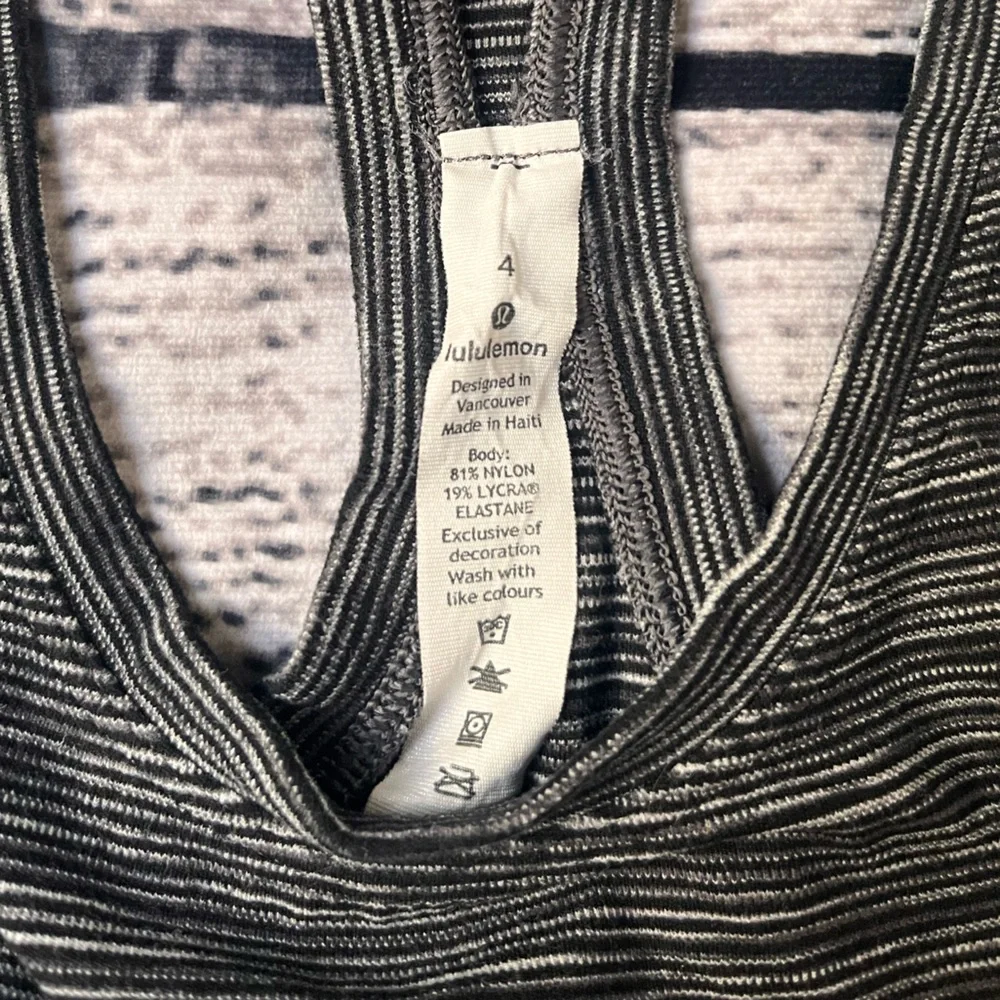 Lululemon Razor Back Tank Size 4 - Picture 3 of 4